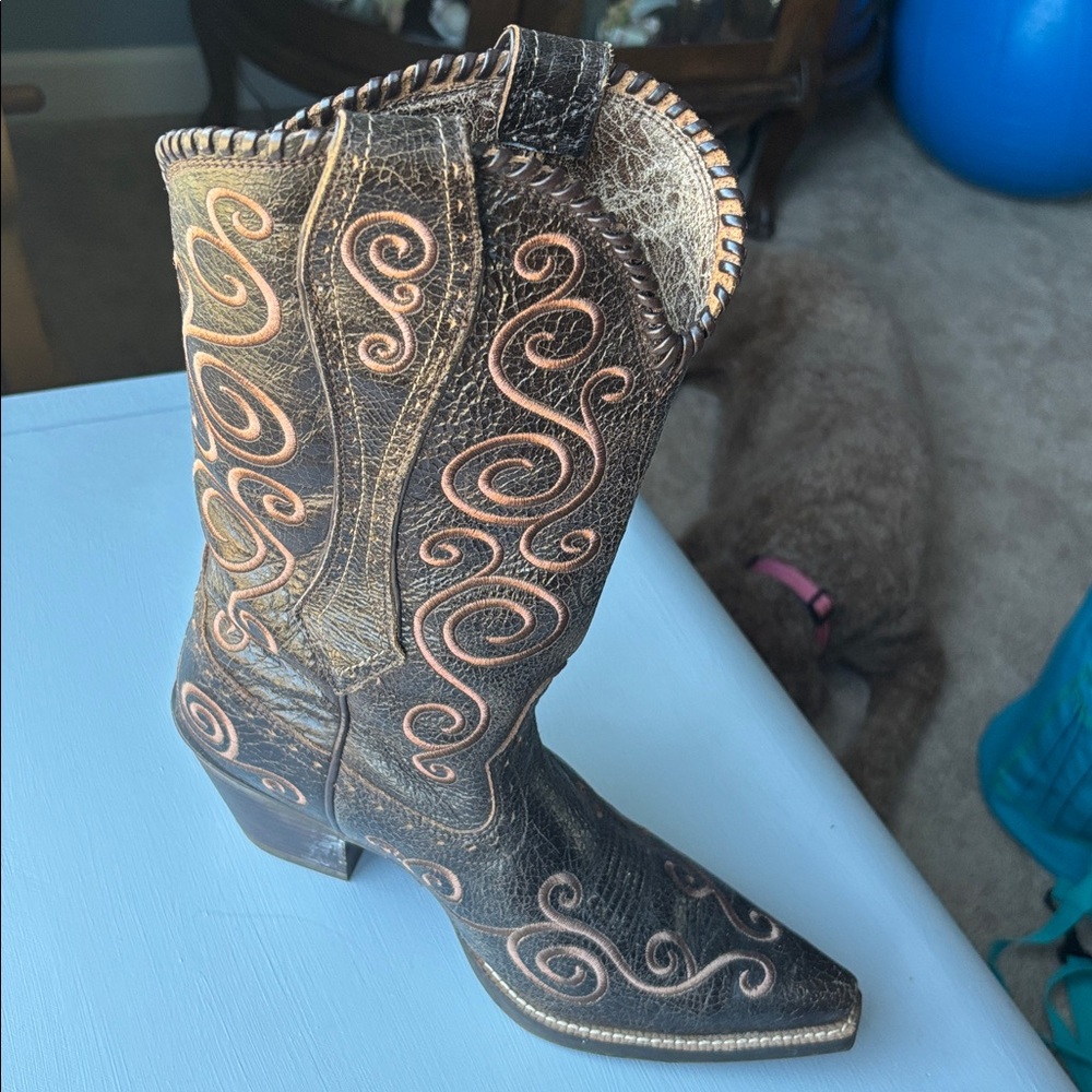 Ariat Leather Western Boots – Brown with Scroll Stitching - Picture 2 of 8